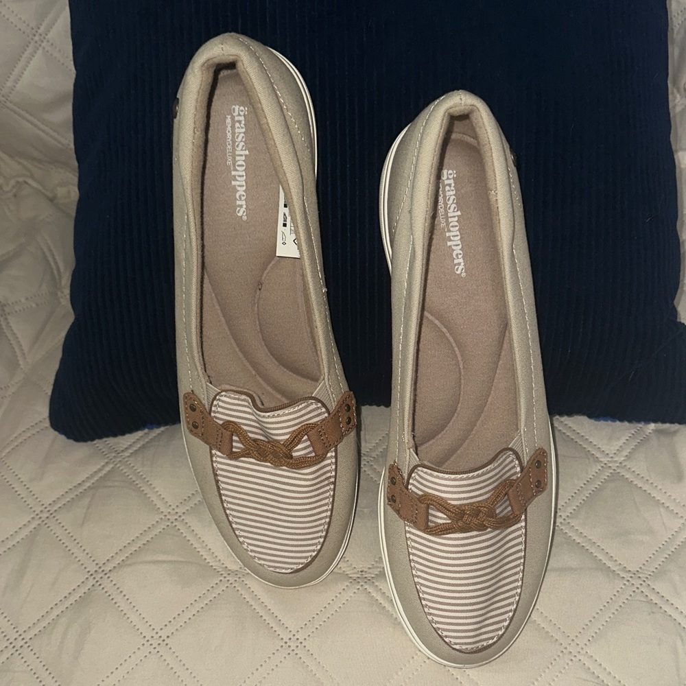 Grasshoppers Women's Beige and Brown Striped Loafers